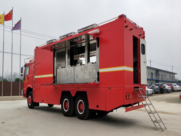 重汽豪沃饮食保障车